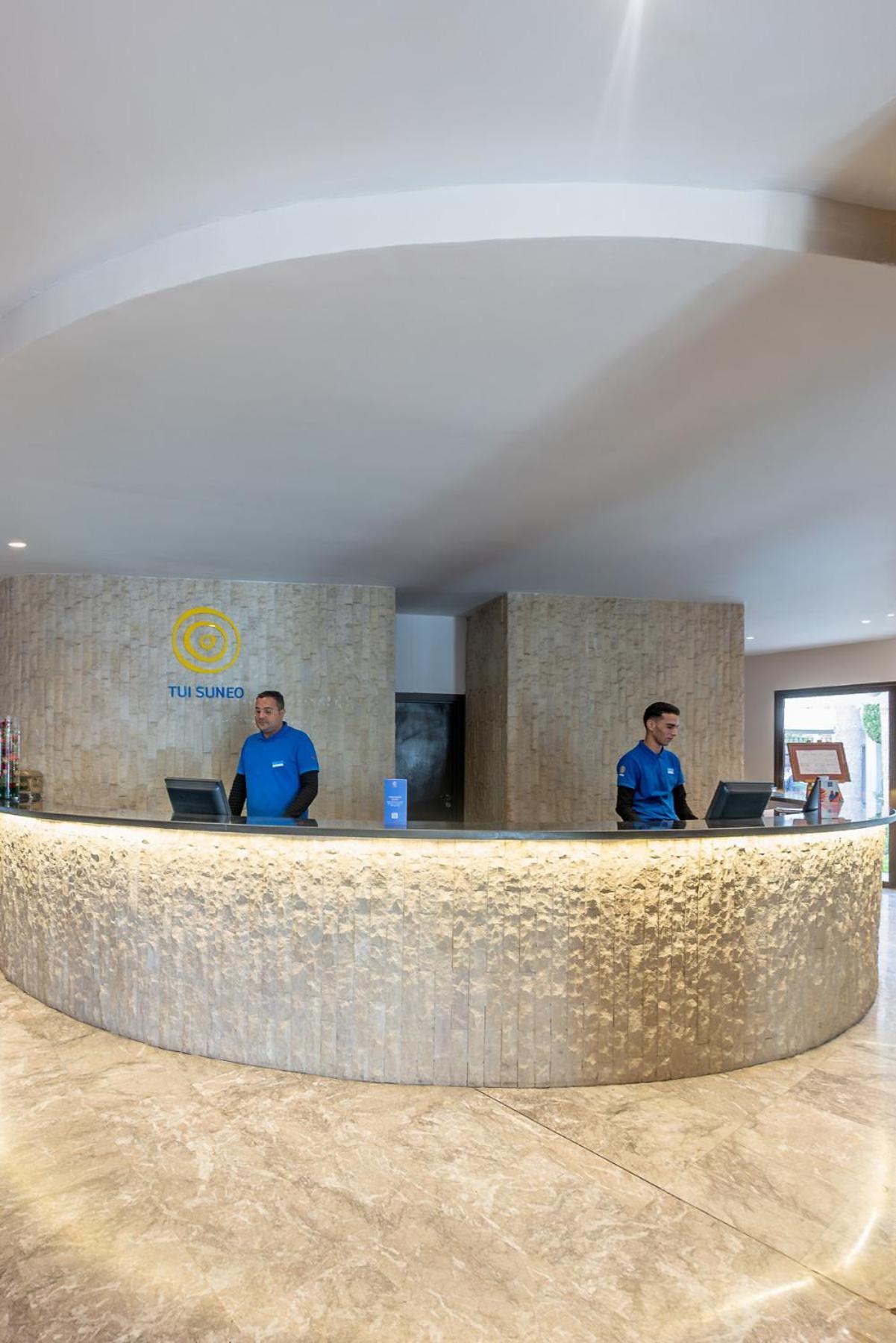 Tui Suneo Kenzi Europa Αγκαντίρ Εξωτερικό φωτογραφία Reception desk at the airport