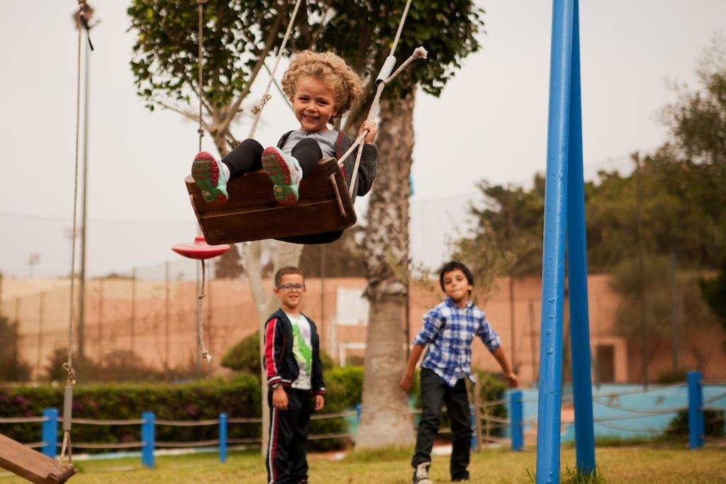 Tui Suneo Kenzi Europa Αγκαντίρ Εξωτερικό φωτογραφία Children playing on a swing